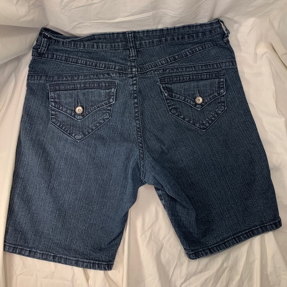 Hot Bottoms Jean Shorts with Stretch Size: 16 - Picture 2 of 7